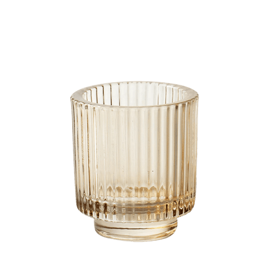 Amber glazen kaarshouder met geribbeld glas, verkrijgbaar in meerdere kleuren en ideaal voor gebruik met kaarsenzand.