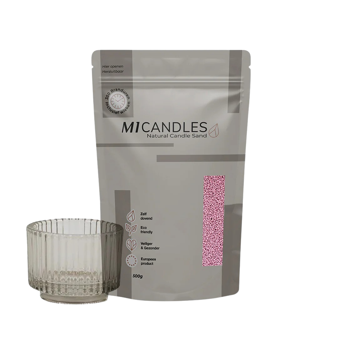 Starterspakket van M1 Candles met 250g natuurlijk kaarsenzand in hersluitbare zak en stijlvolle glazen houder – duurzaam, veilig en Europees geproduceerd.