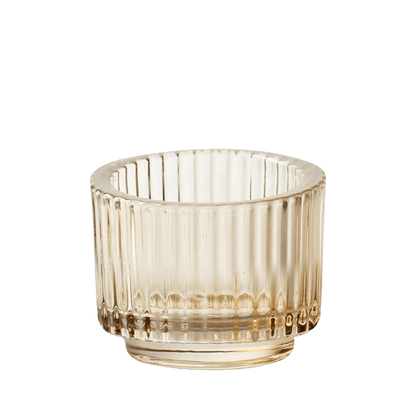 Amber glazen kaarshouder met geribbeld glas, verkrijgbaar in meerdere kleuren en ideaal voor gebruik met kaarsenzand.