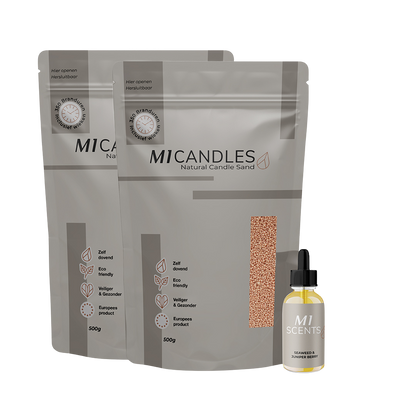 M1 Candles Natural Candle Sand (2x 500g) in oranje kleur, gecombineerd met M1 Scents geurolie Seaweed & Juniper Berry.