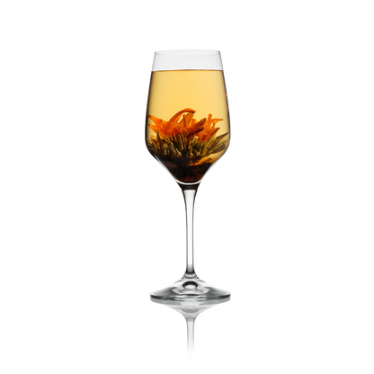 Bloeiende theebloem Aromatic Mayflower met osmanthus en lelie in glas