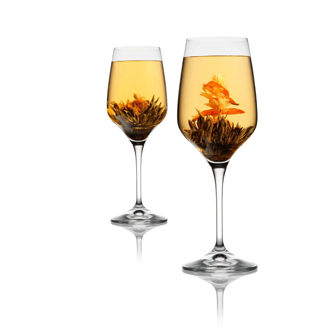 Flora Tea theebloemen giftset met twee bloeiende theeën in elegante wijnglazen