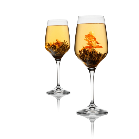 Flora Tea theebloemen giftset met twee bloeiende theeën in elegante wijnglazen