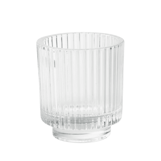 Transparante glazen kaarshouder met geribbeld glas, verkrijgbaar in meerdere kleuren en ideaal voor gebruik met kaarsenzand.
