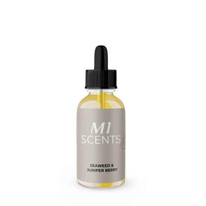 M1 Scents geurolie “Seaweed & Juniper Berry” in transparant pipetflesje met gouden olie en minimalistisch M1 Candles label.
