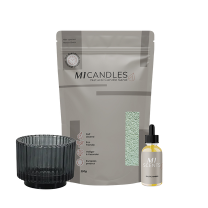 Starterspakket Plus van M1 Candles met kaarsenzand, geurolie en glazen houder – duurzaam en herbruikbaar kaarsconcept.