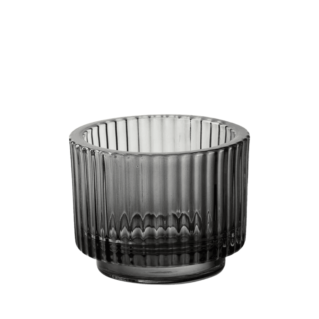 Zwarte glazen kaarshouder met geribbeld glas, verkrijgbaar in meerdere kleuren en ideaal voor gebruik met kaarsenzand.