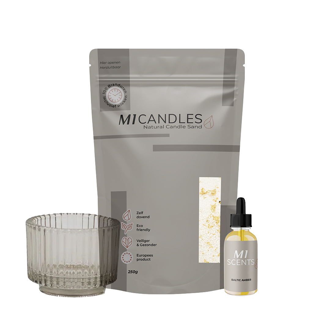 M1 Candles Natural Candle Sand (250g) met glazen houder en M1 Scents geurolie Baltic Amber.