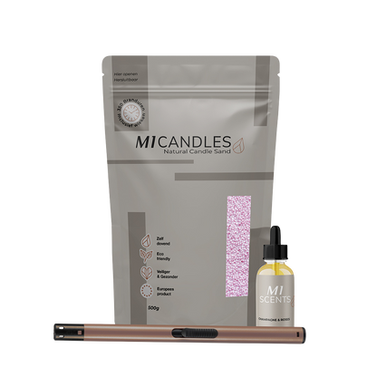 Luxe pakket van M1 Candles met kaarsenzand, geurolie en aansteker – duurzaam, herbruikbaar en veilig kaarsconcept.