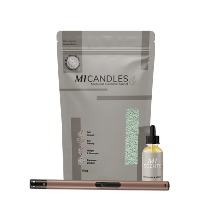 Luxe pakket van M1 Candles met kaarsenzand, geurolie en aansteker – duurzaam, herbruikbaar en veilig kaarsconcept.